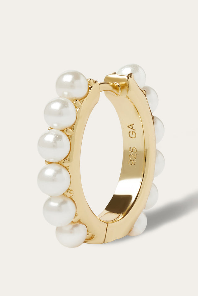 Dolly 12.5mm gold vermeil pearl huggie