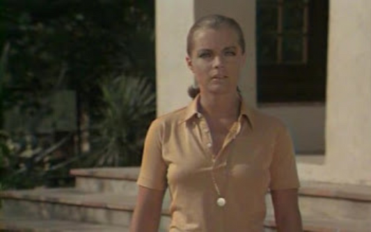 Long Chain Necklaces: Romy Schneider’s Iconic Style 2024