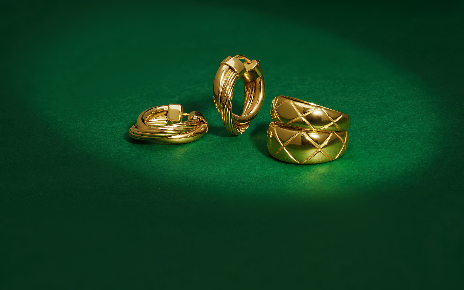 The Ultimate Gift-Giving Guide: 5 Essential Jewellery Pieces for This Festive Season