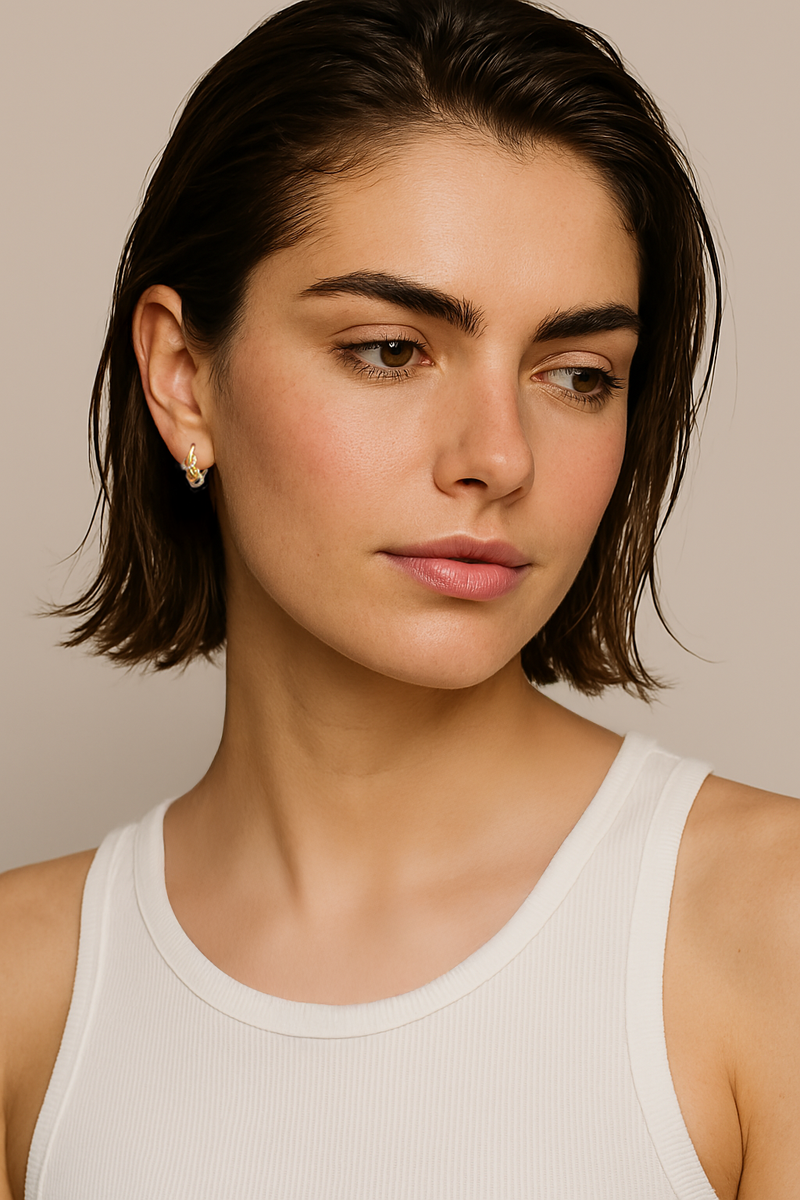 Yasmin Gold Piercing Huggie