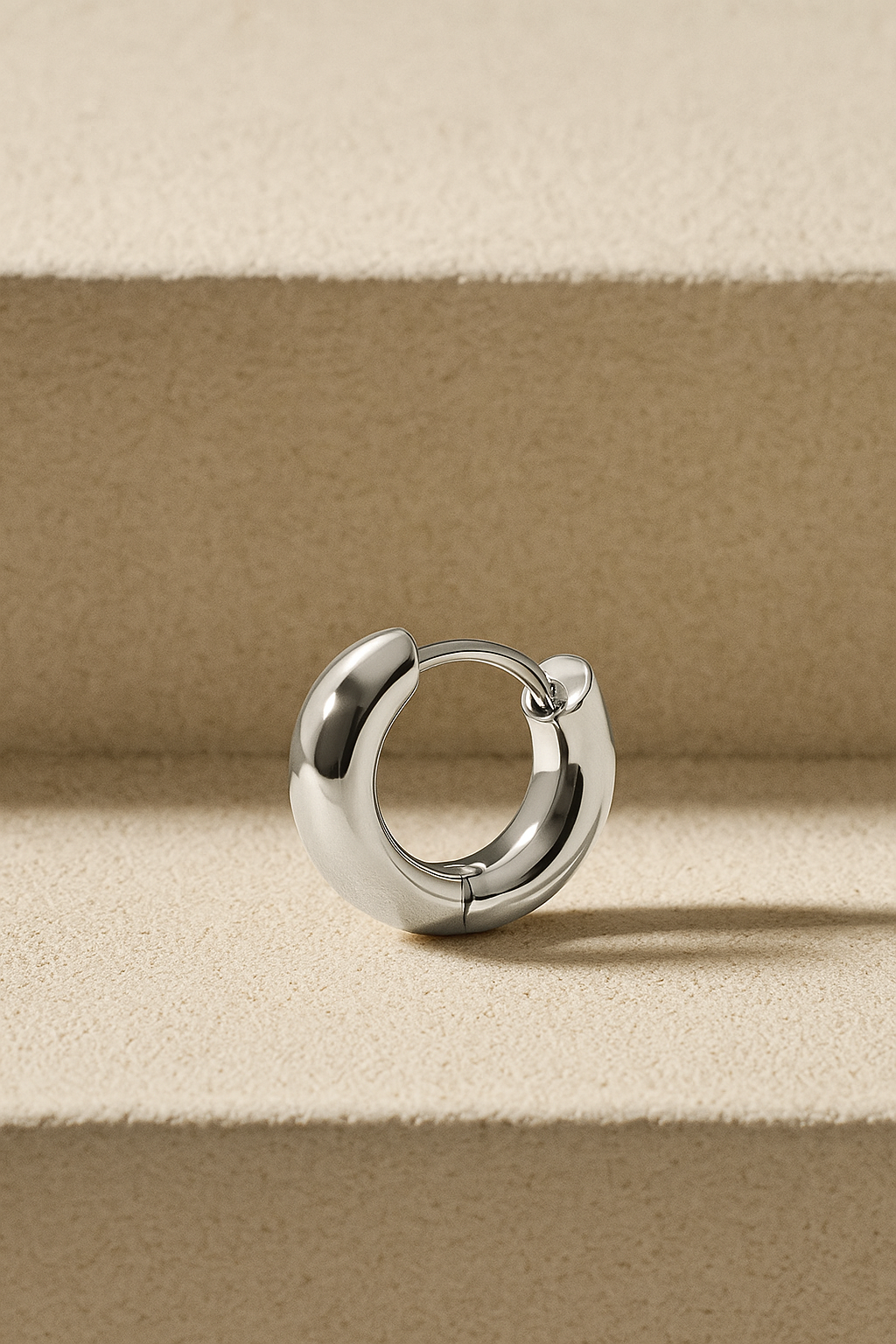 8,5 mm simple sterling silver huggie