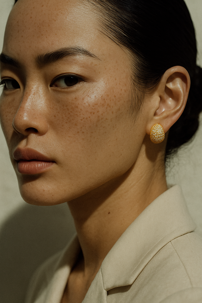 Abbraccio Gold Vermeil Huggie MDEL