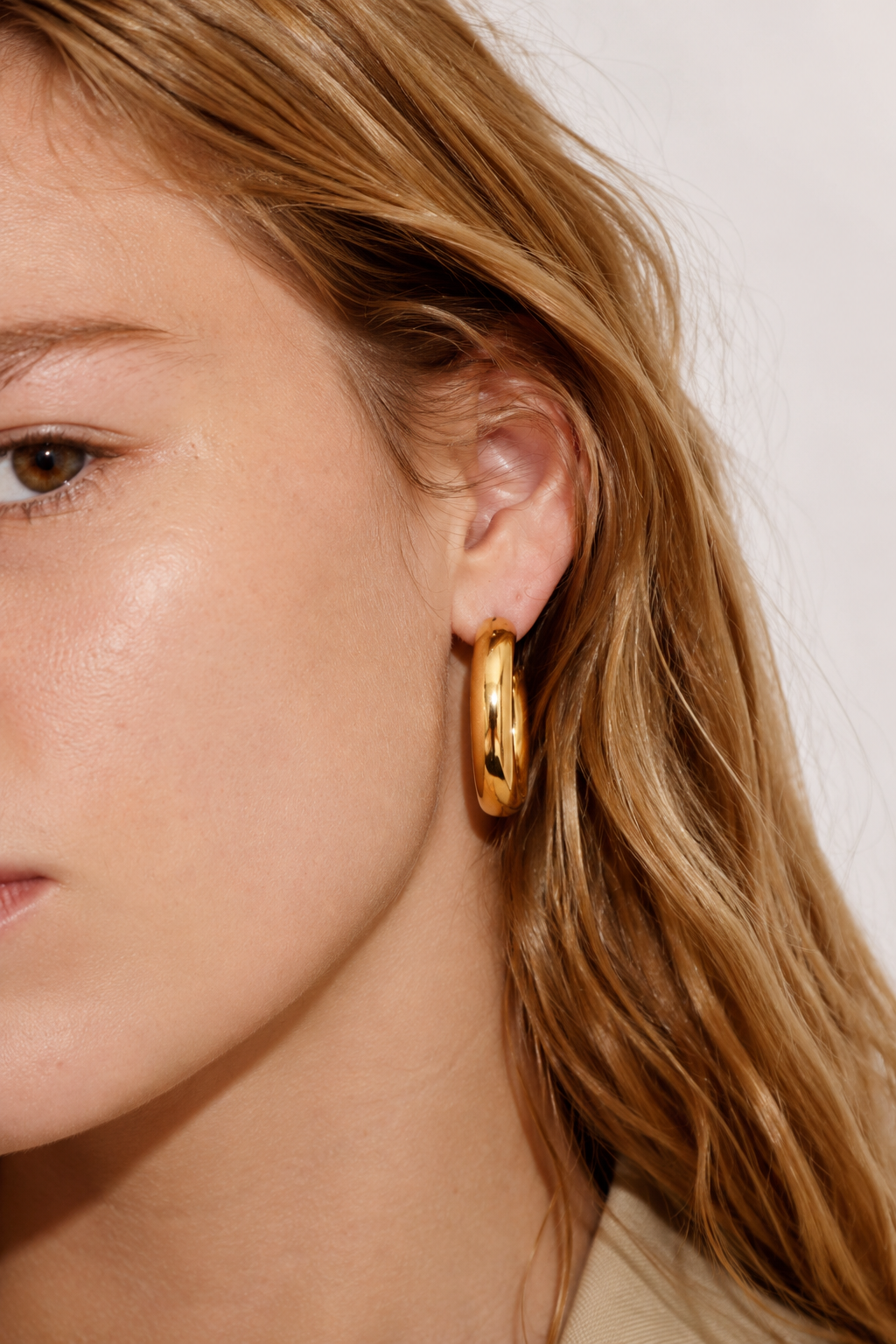 Bella 3 cm gold hoops