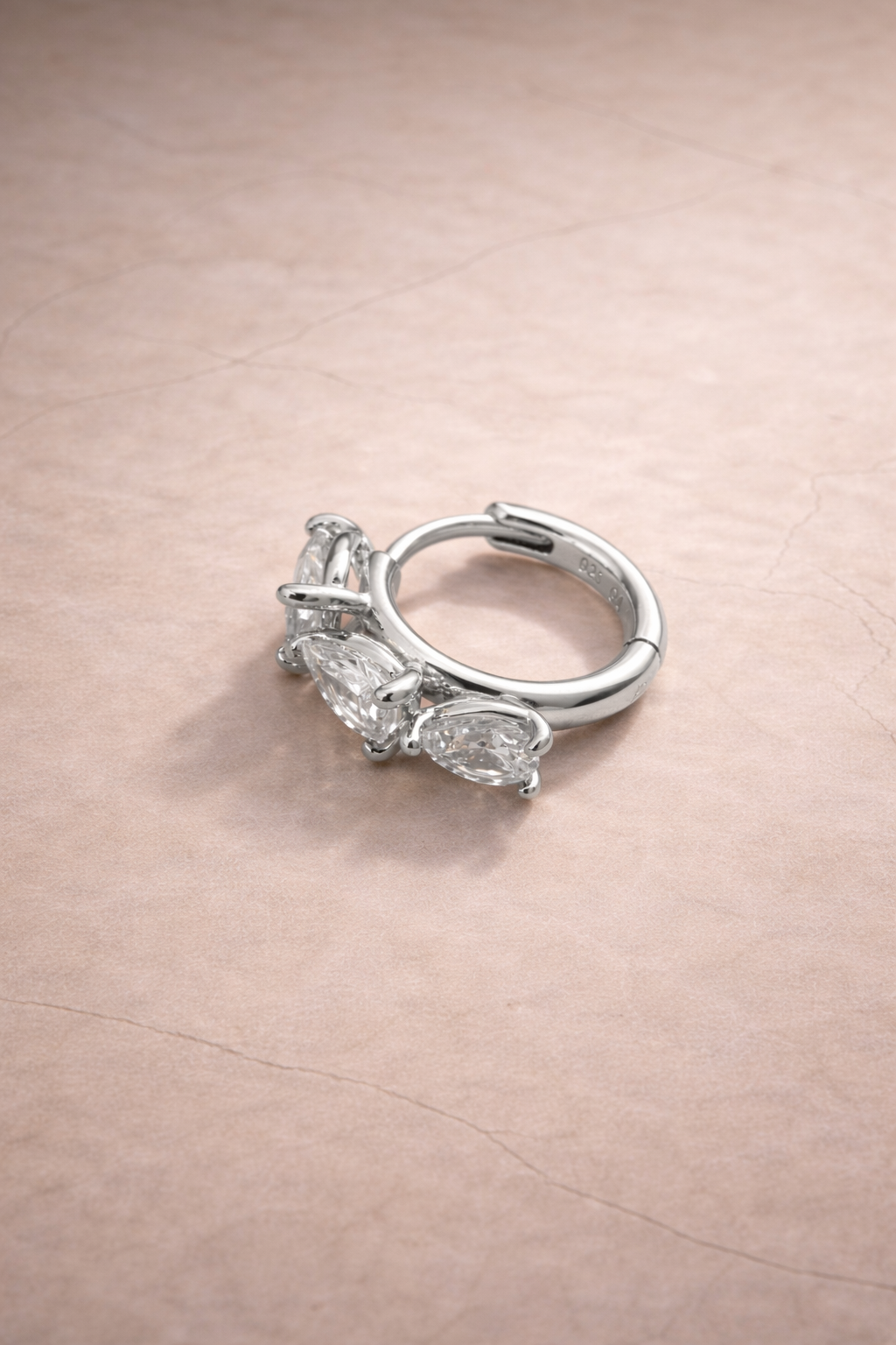 Cascade 8.5 mm Huggie – Silver