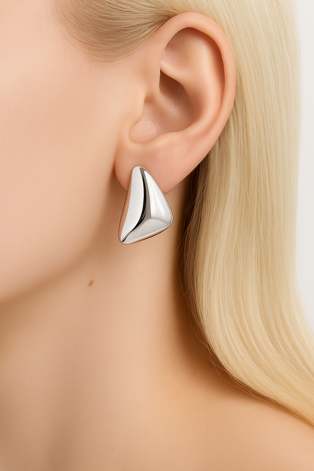 Greta Sculptural Tapered Stud Earrings – Silver