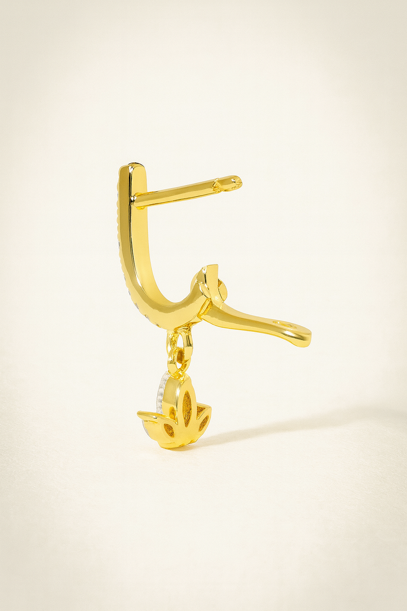 Hanging mini lotus gold vermeil earring