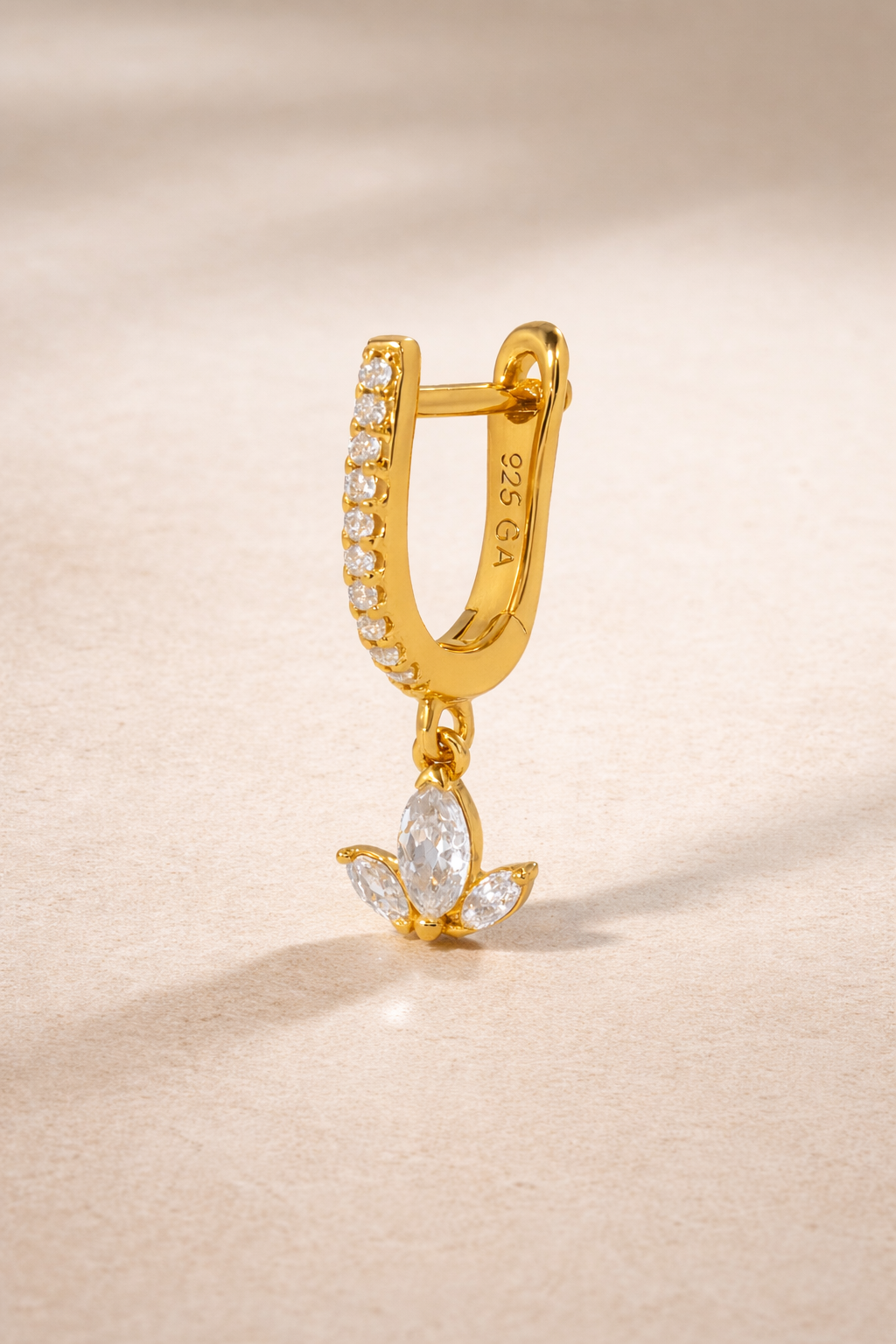 Hanging mini lotus gold vermeil earring