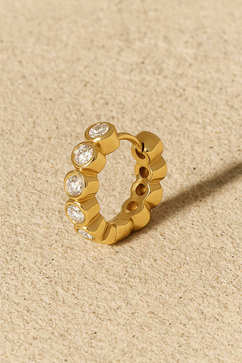 Lola 11 mm gold vermeil huggie