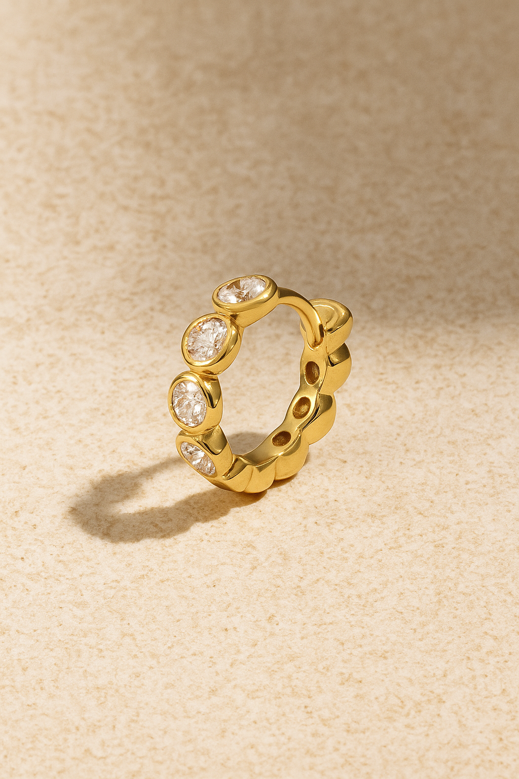 Lola 8 mm gold vermeil huggie