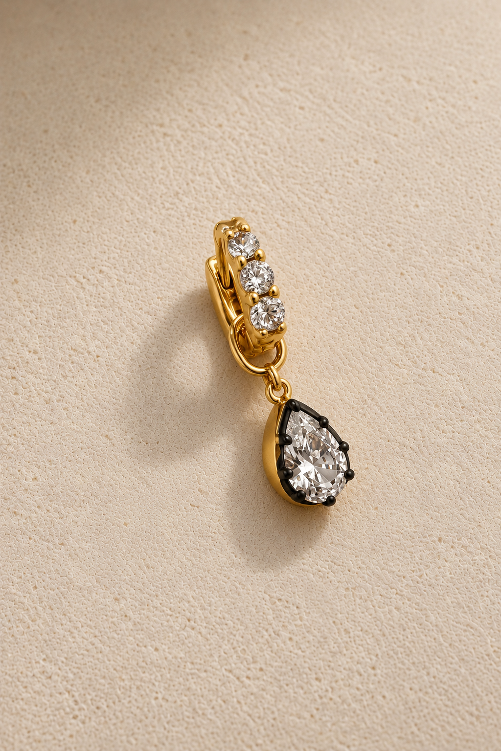 Mini Gala 6.5mm Gold Huggie with Vittoria Black & Gold Charm