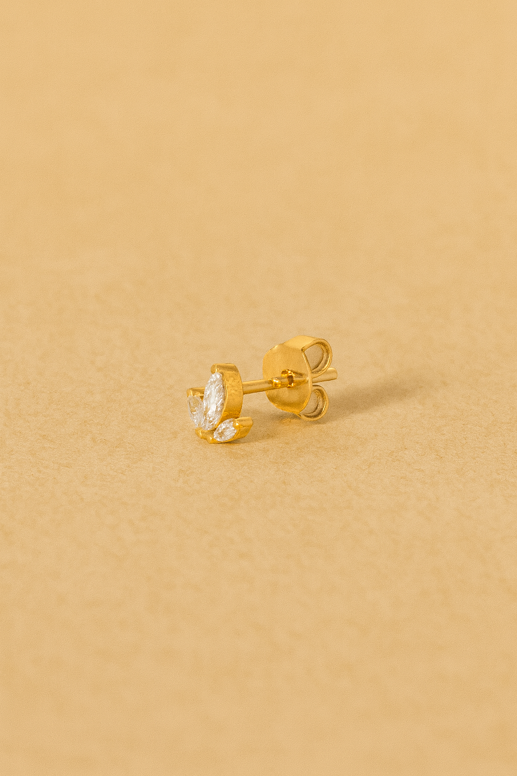 Mini Lotus gold vermeil stud earring