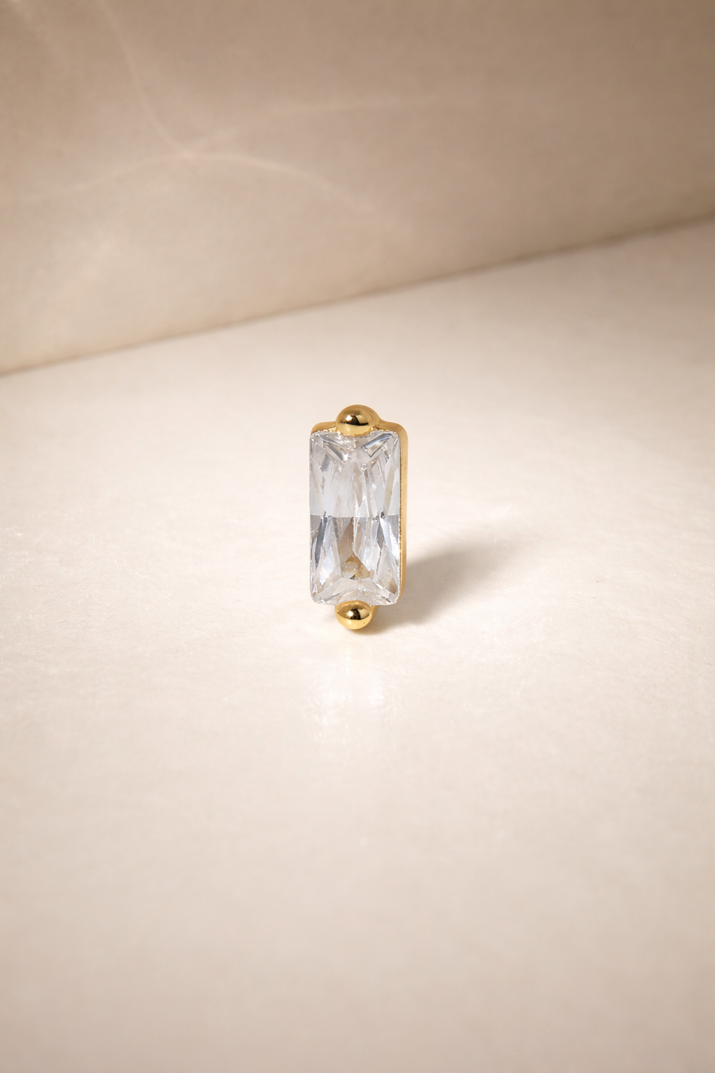Mini baguette gold vermeil stud earring