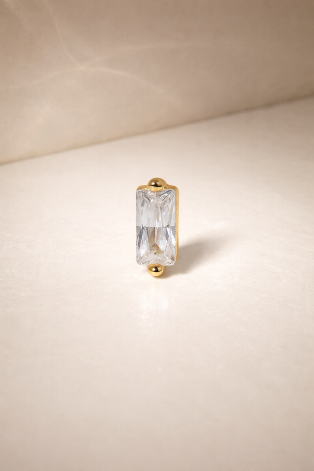 Mini baguette gold vermeil stud earring