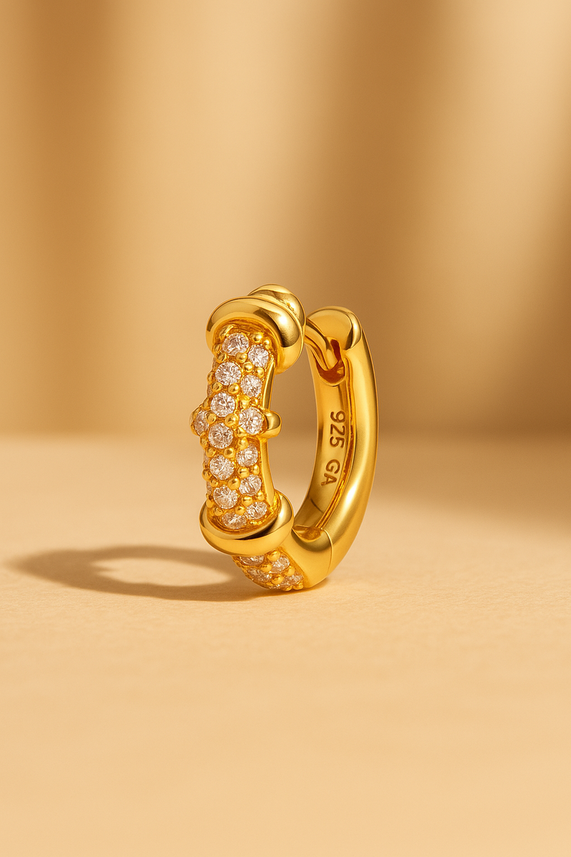 Pavé Cross-Bar Huggie in 18ct Gold – 925 Sterling Silver | Galleria Armadoro
