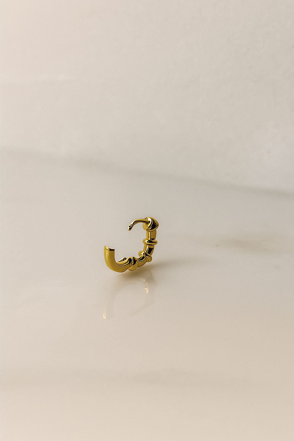 Pavé Cross-Bar Huggie in 18ct Gold 