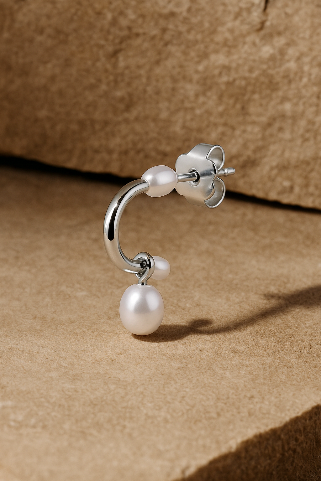 Pearl Essence Silver Huggie