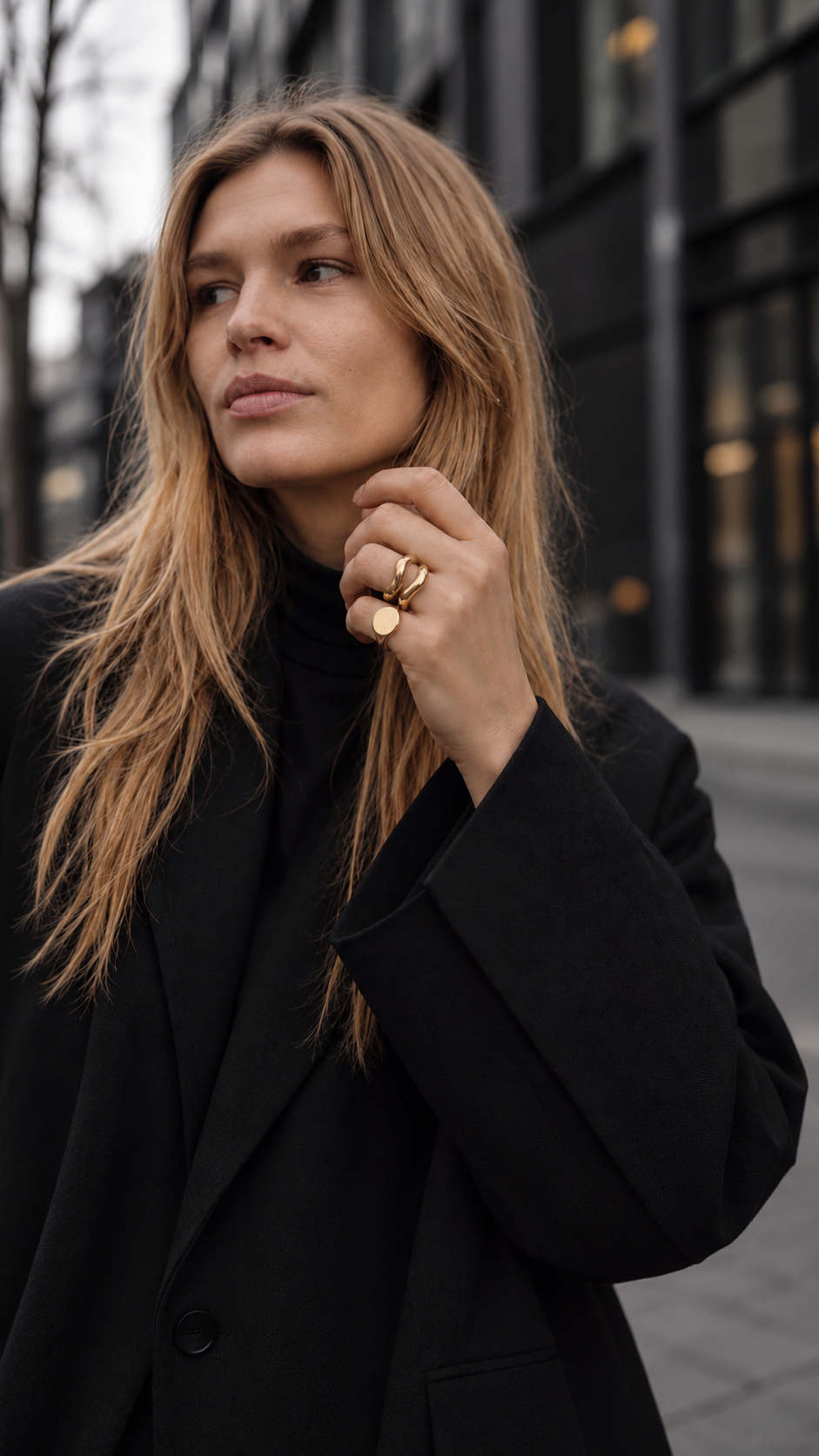 Gold ring stack by Galleria Armadoro featuring the Kyma Ring and the Bohème Signet Ring in a minimal sculptural hand story.