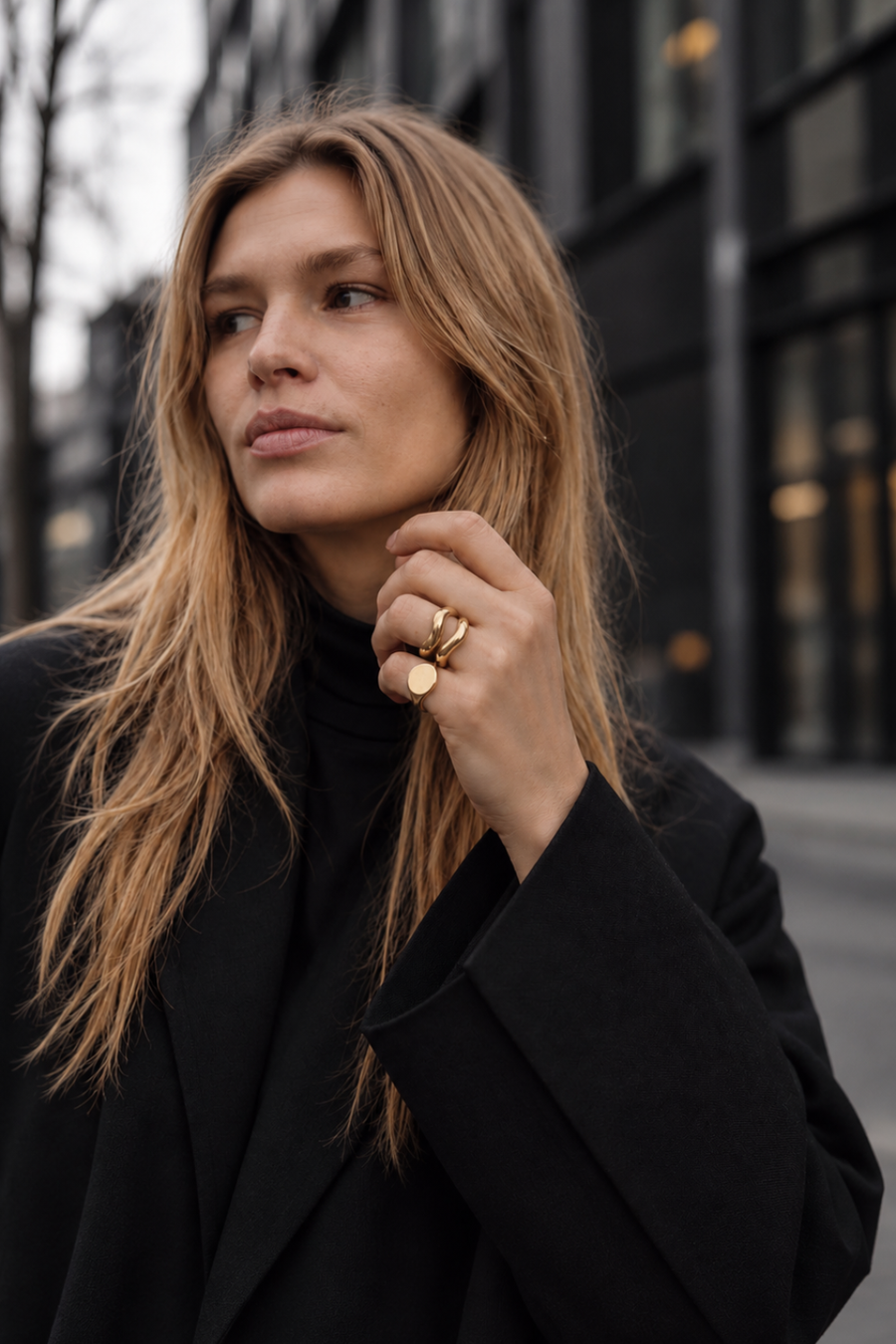 Gold ring stack by Galleria Armadoro featuring the Kyma Ring and the Bohème Signet Ring in a minimal sculptural hand story.