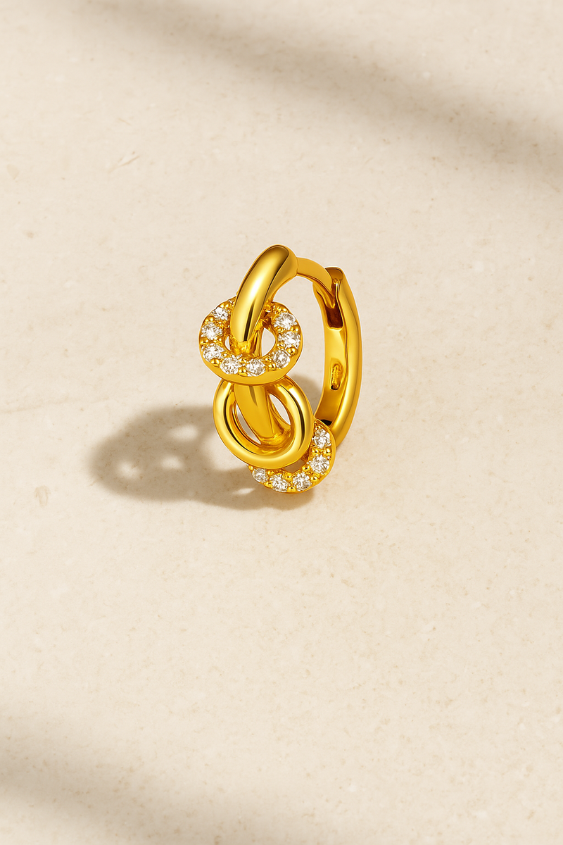 Yasmin Gold Piercing Huggie