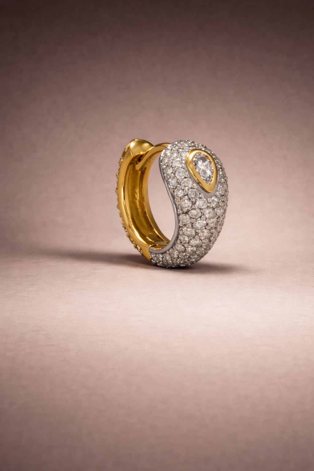 Ophelia Pavé Huggie – Gold