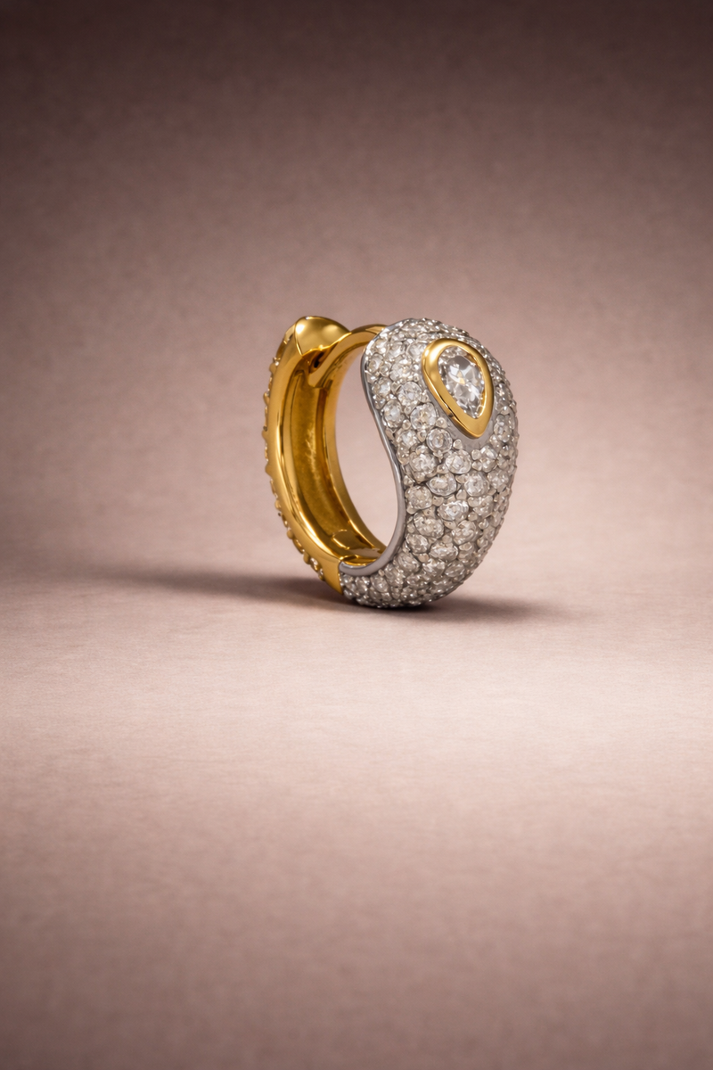 Ophelia Pavé Huggie – Gold
