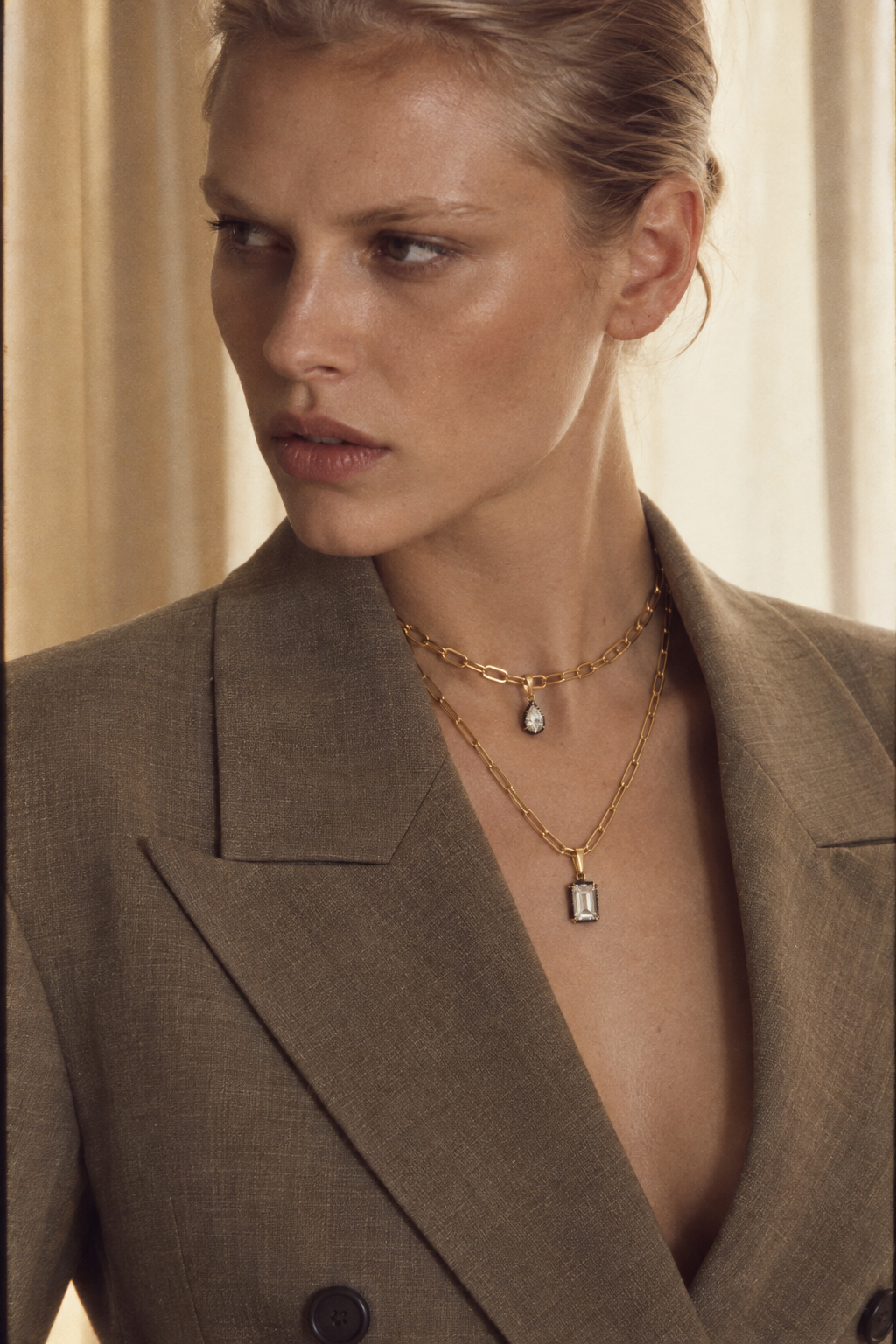 Layered gold necklace look by Galleria Armadoro featuring a 35 cm Cara Chain and 45 cm Large Link Chain with black rhodium Vittoria crystal charms.