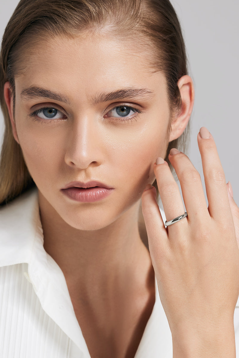 Kyma band sterling silver ring